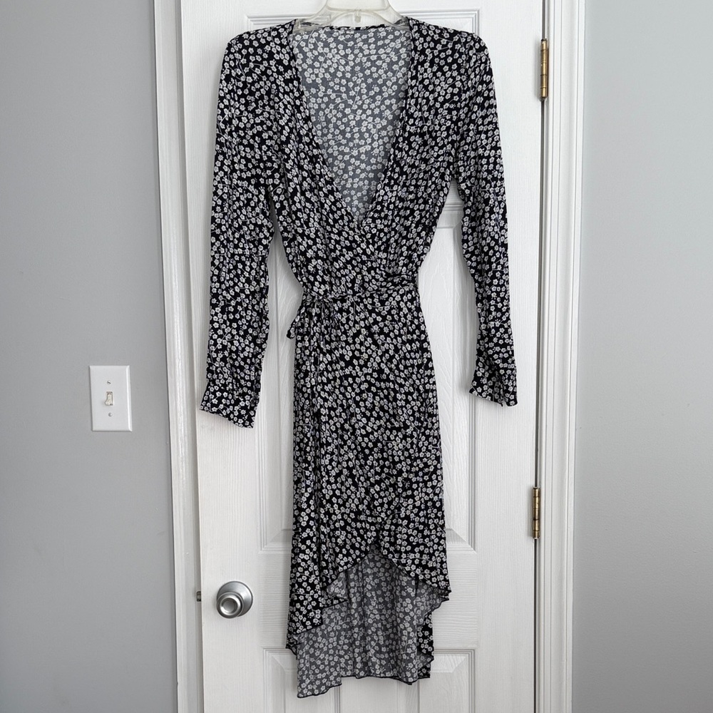 Women’s Amazon Chic Navy and White Floral Long Sleeve Wrap Dress Size S